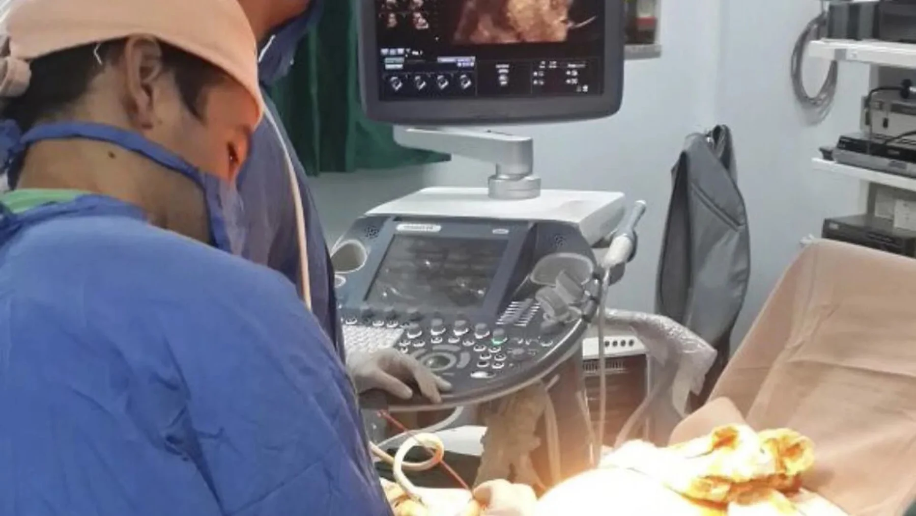 Equipo de la Fundación durante una intervención quirúrgica