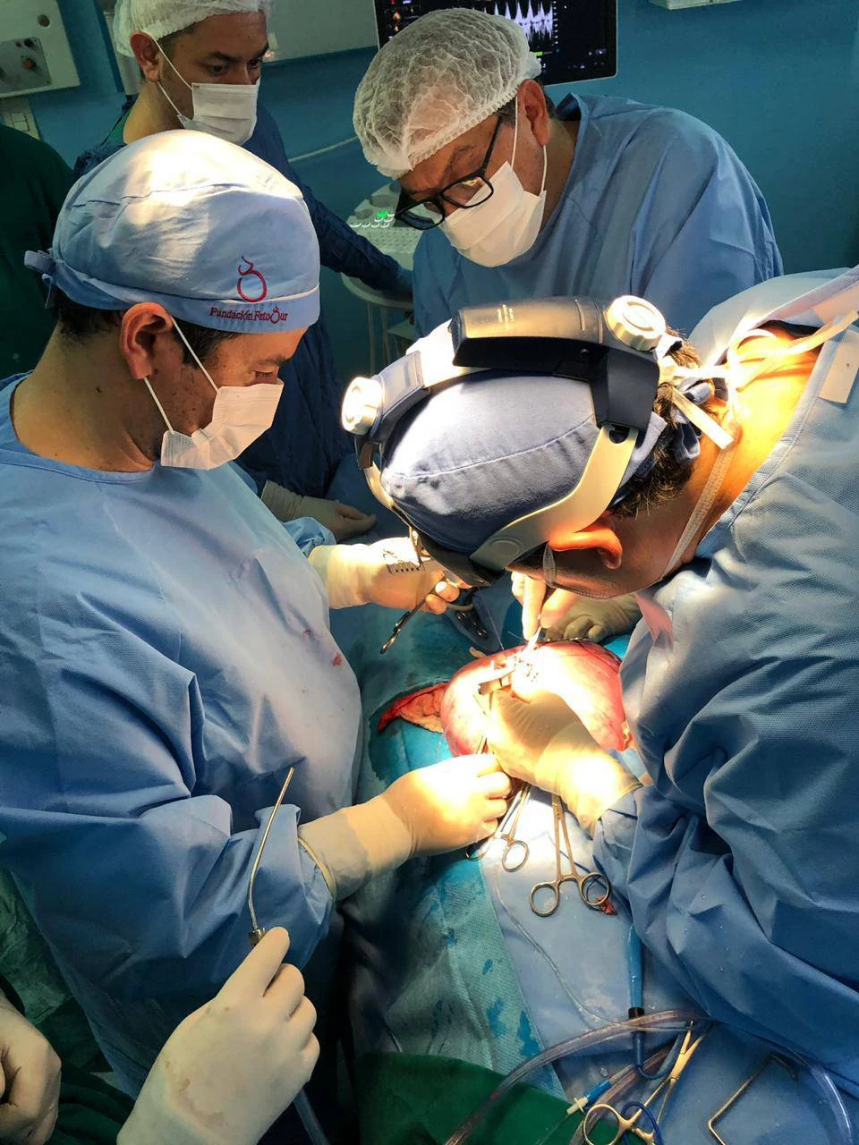 Equipo de la Fundación durante una intervención quirúrgica